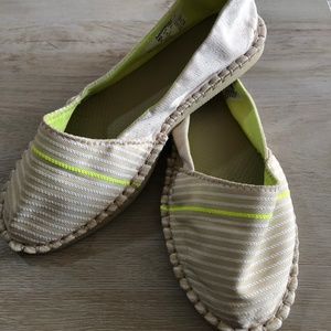 Tan and white w/ neon strip havaiana espadrilles